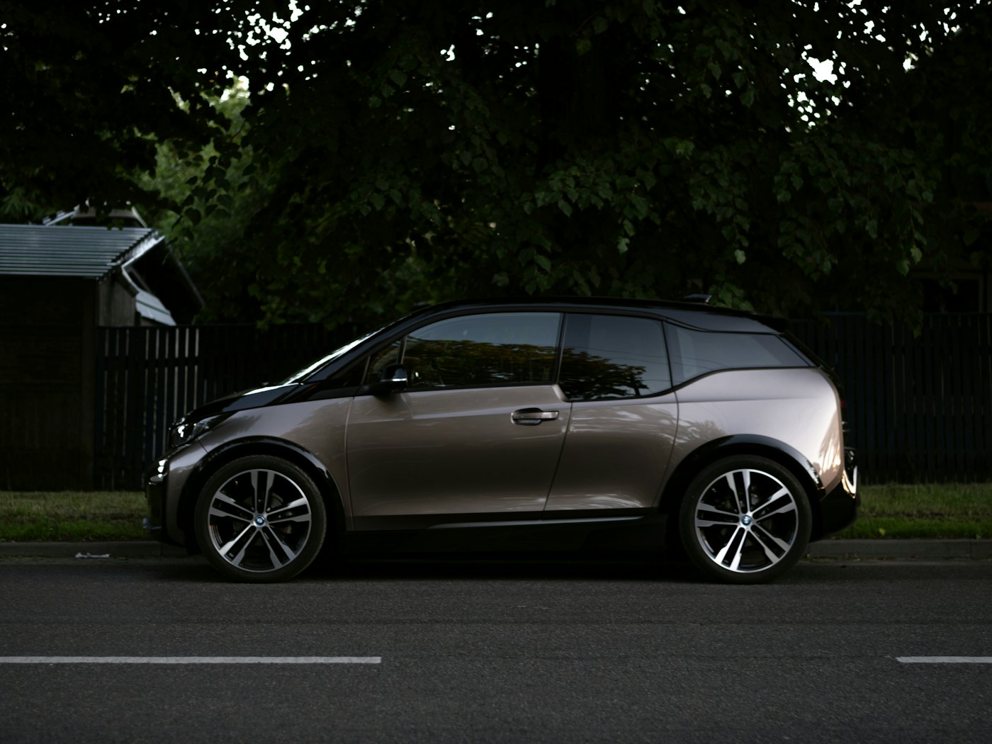 Side profile of a hatchback parked at the kerb